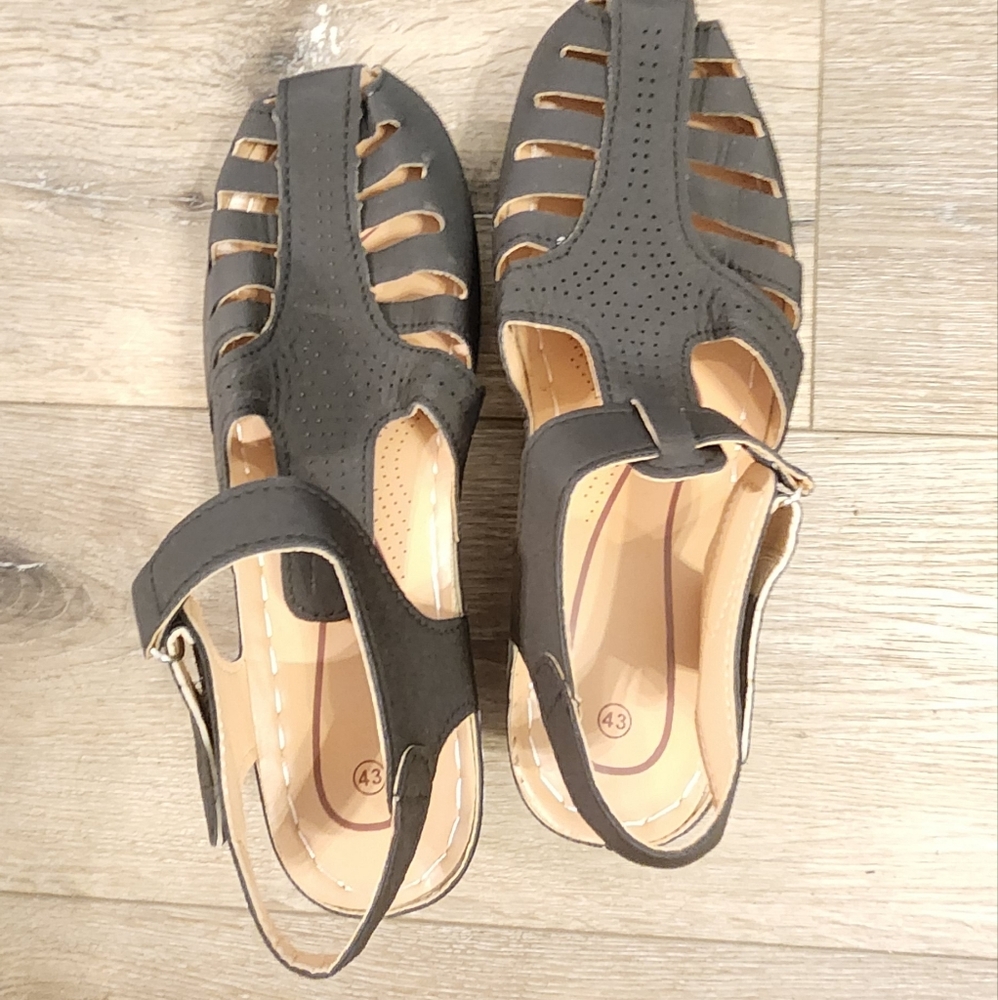 NWT pair of summer/fall shoes